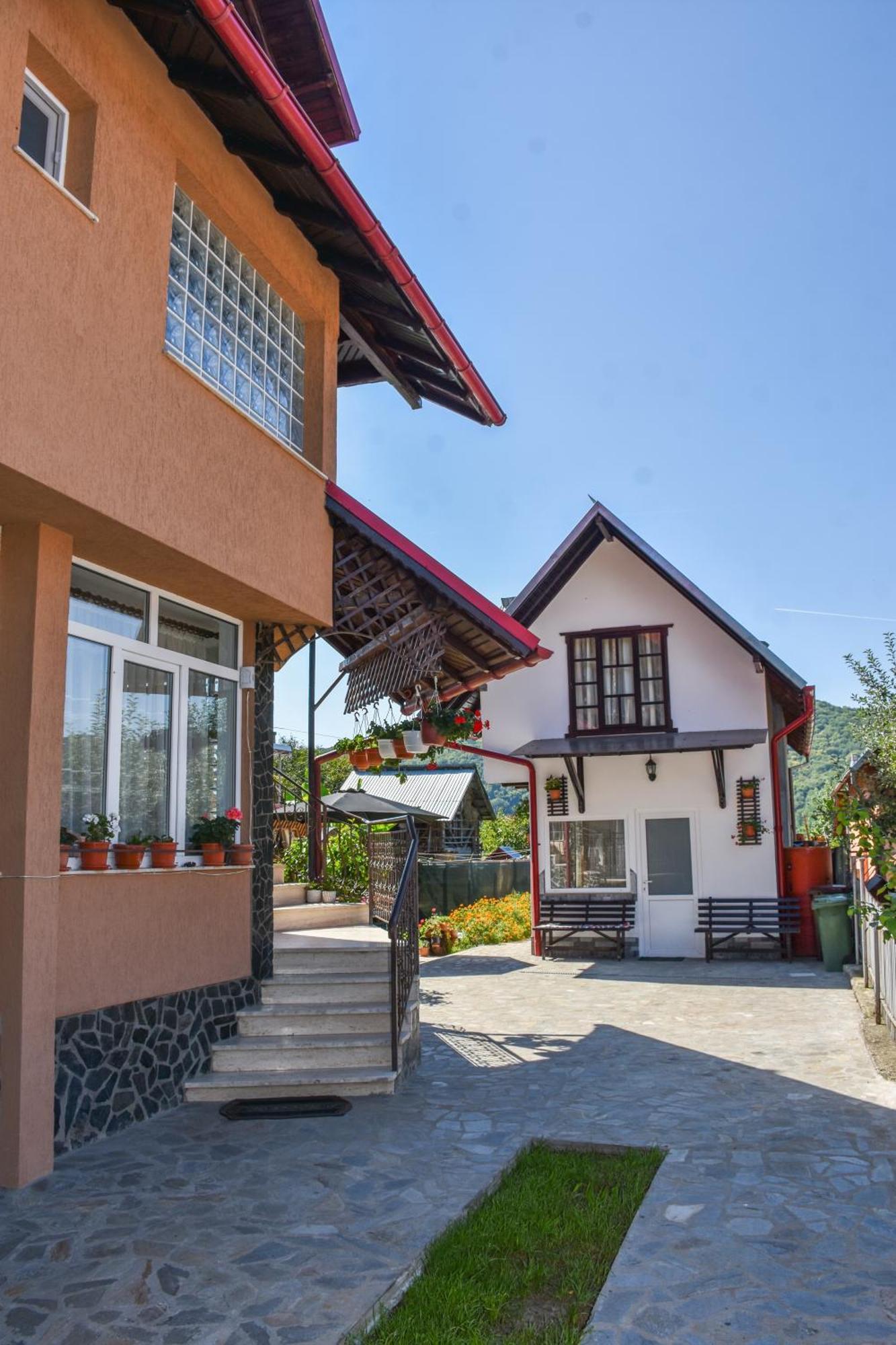 Apartmán Casa Diana-Maria Curtea de Argeş Exteriér fotografie
